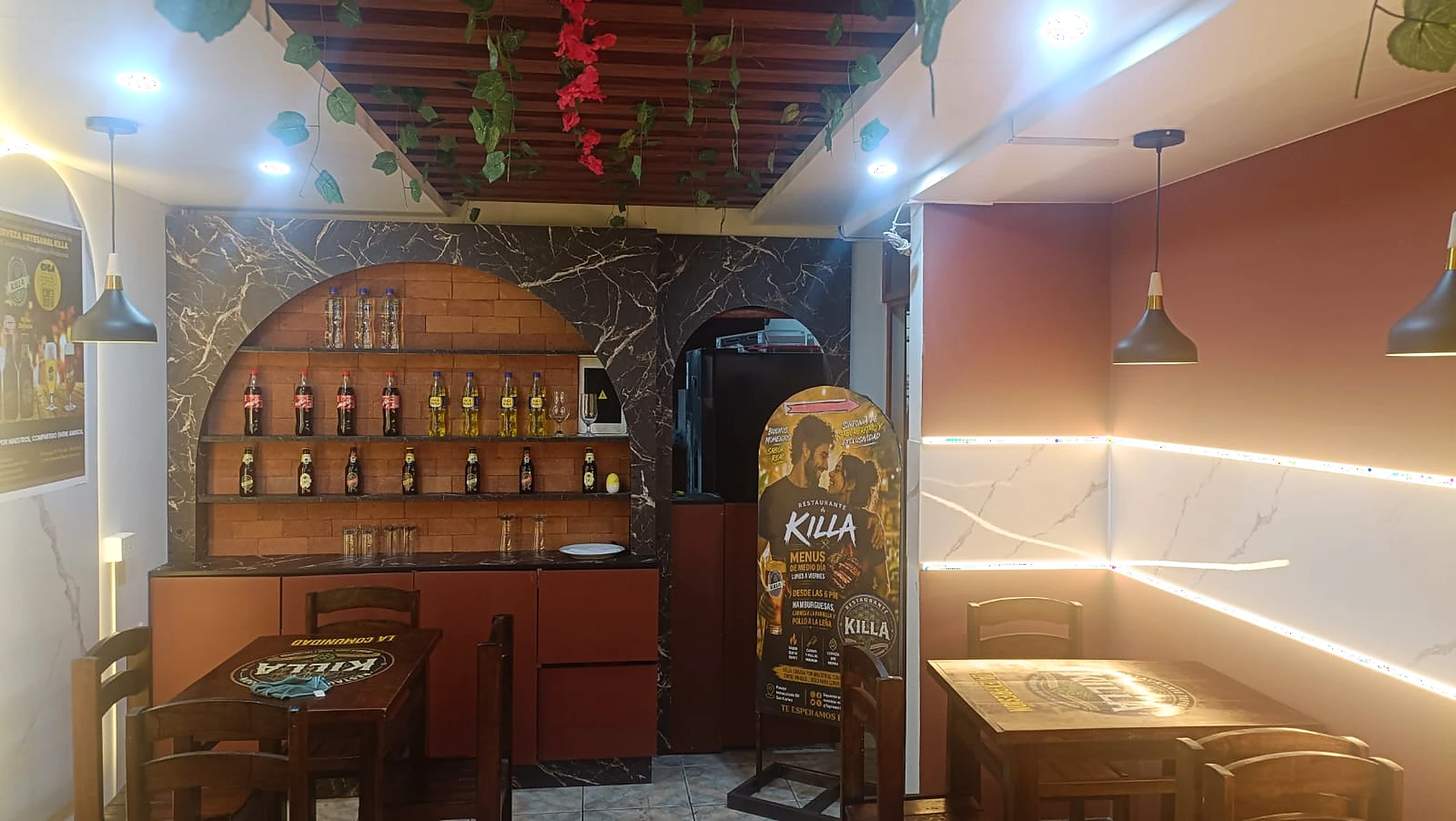 Interior cálido del taproom Killa